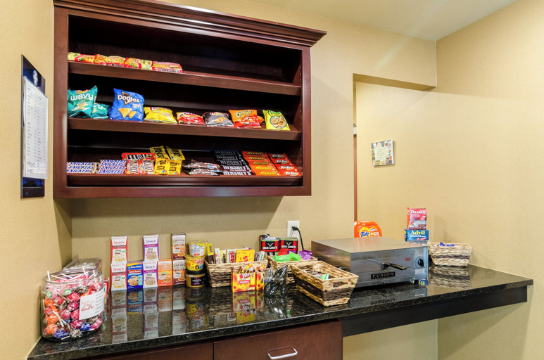 Food & Drinks 5, Cobblestone Inn & Suites - Cambridge, Furnas