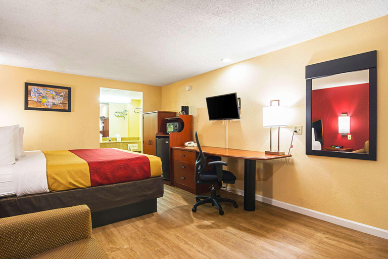 Bedroom 2, Econo Lodge Oxford, Calhoun