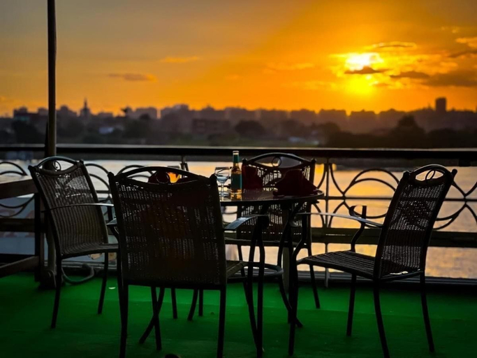 Food & Drinks 5, prince omar boat, Giza
