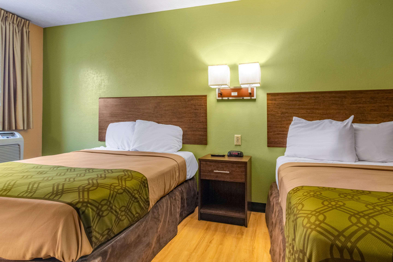 Bedroom 3, Econo Lodge Kent Area, Portage
