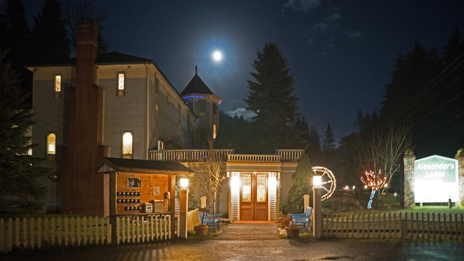 Exterior & Views 1, Alexander's Lodge, Pierce