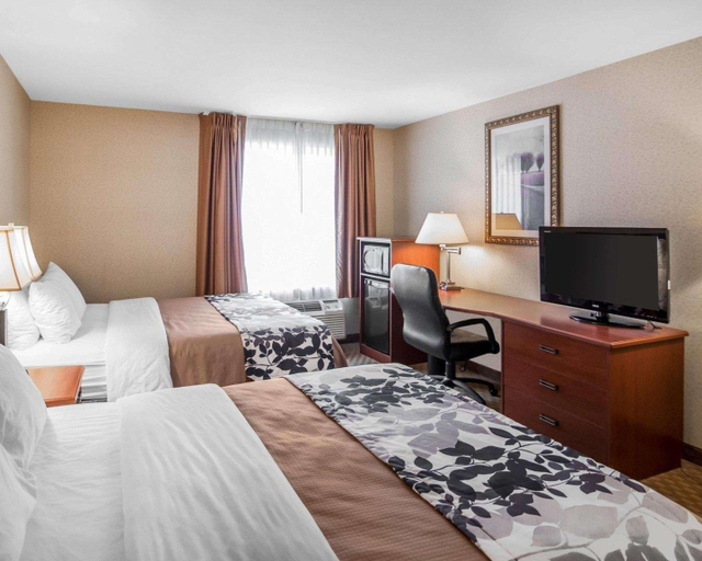 Bedroom 4, Rodeway Inn & Suites Salina KS, Saline