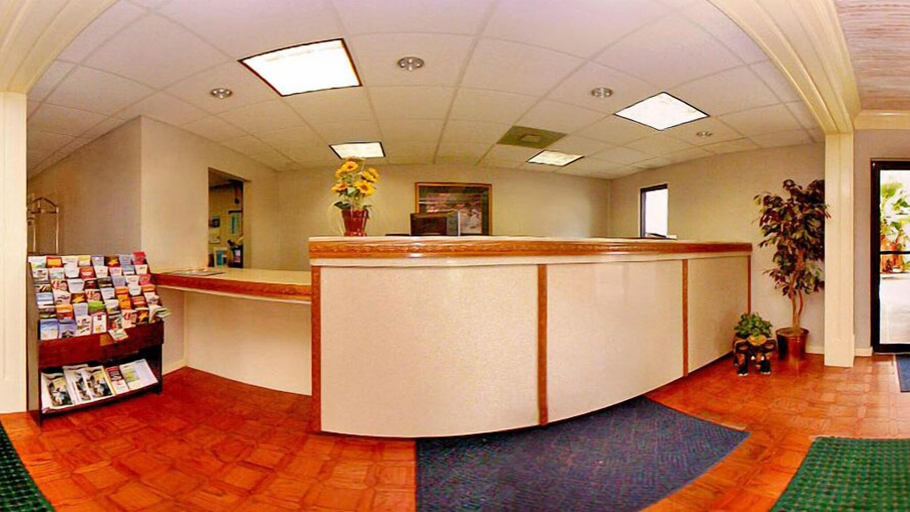 Public Area 2, Econo Lodge Canton I-55, Madison