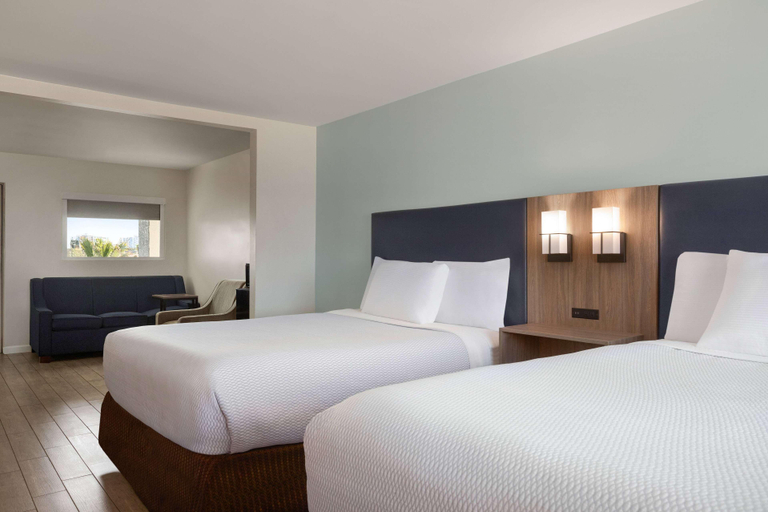 Bedroom 3, La Quinta Inn & Suites Daytona Beach - Oceanfront, Volusia