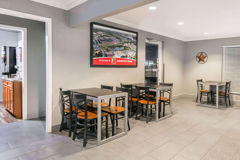 Public Area 2, Super 8 by Wyndham Arlington Near AT&T Stadium, Arlington