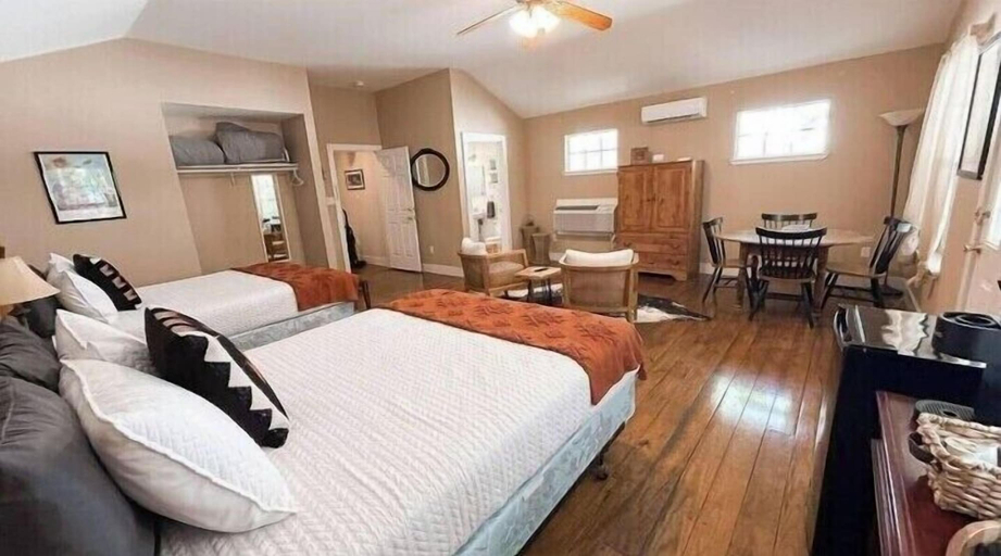 Bedroom 2, The Salado Inn Kolb Suite, Bell