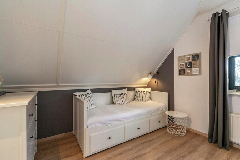 Living room 2, Dutch Beach Hideaway w/ Parking, Zijpe