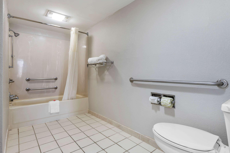 Bathroom 5, Quality Inn North North Charleston, Charleston