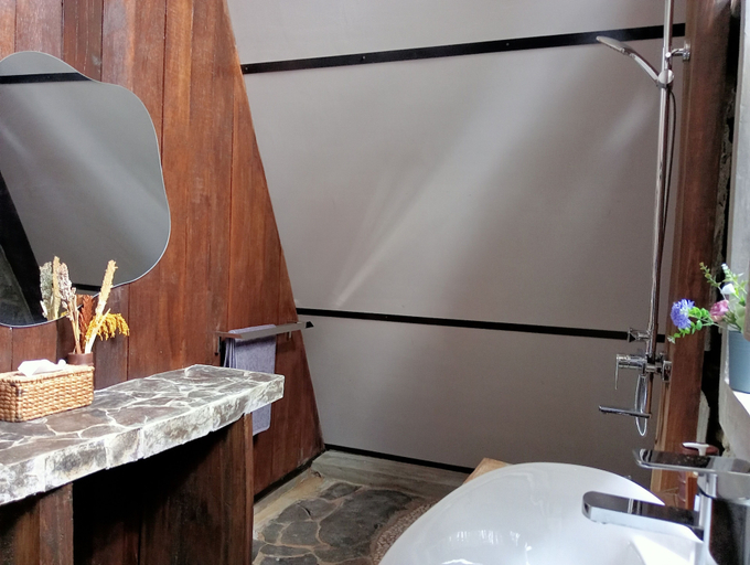 Bathroom 13