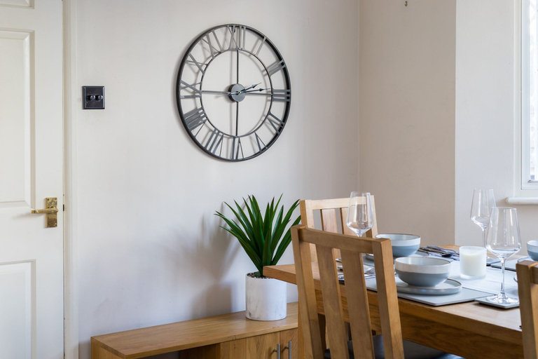 Others 3, Spacious 2 Bed Apartment with Garden in Fulham, London