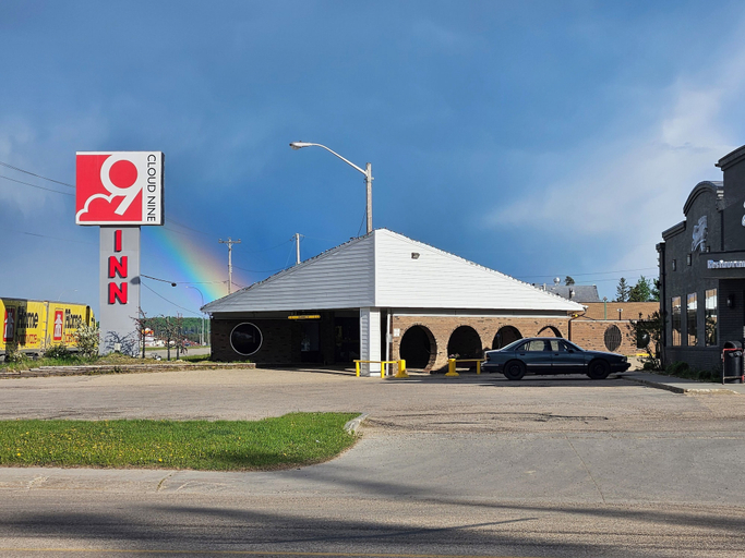 Exterior & Views 2, Cloud 9 Inn, Division No. 13