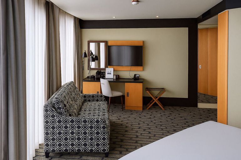 Bedroom 3, Holiday Inn SALISBURY - STONEHENGE by IHG, Wiltshire