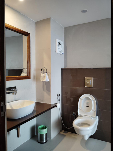 Bathroom 2, Hotel Paradise Mansion Mussoorie, Dehradun