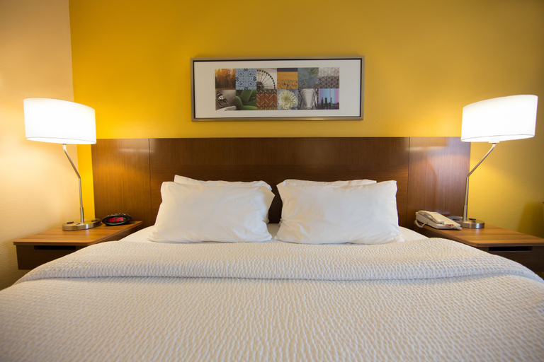 Bedroom 3, Fairfield Inn & Suites by Marriott Burlington, Des Moines
