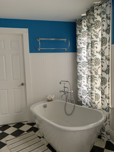 Bathroom 2, The York House, Niagara