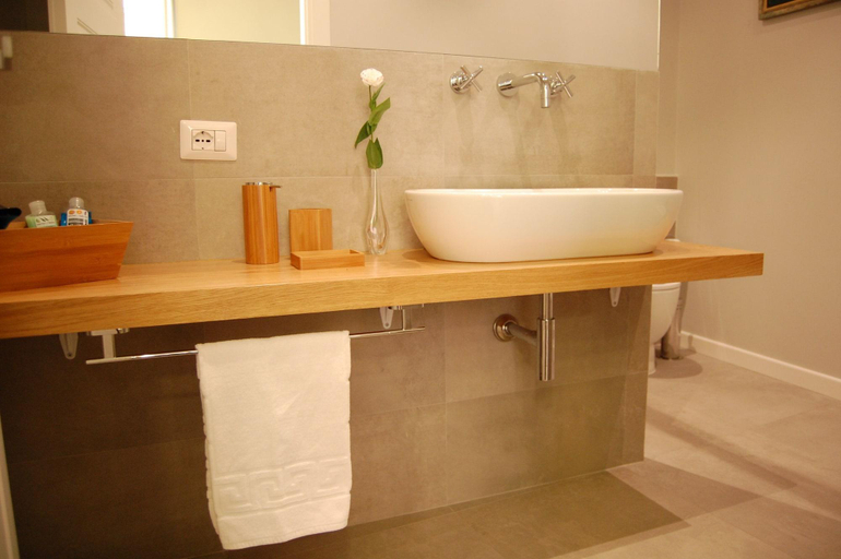 Bathroom 4, Banco 19 B B, Roma
