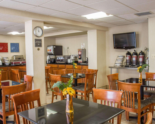 Food & Drinks, Comfort Inn Wethersfield - Hartford, Hartford