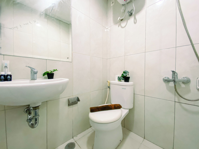 Bathroom 3, Good Designed and Homey 3BR Nifarro Park Apartment, Jakarta Selatan