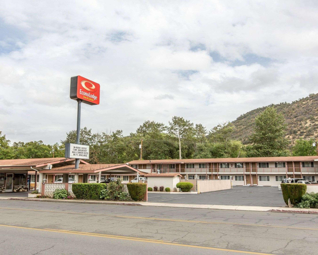 Exterior & Views, Econo Lodge Inn & Suites, Siskiyou