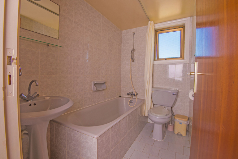 Bathroom 5, Windmills Hotel Apartments