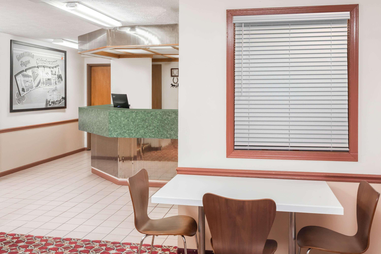 Public Area 2, Super 8 by Wyndham Shipshewana, LaGrange