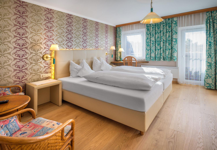 Bedroom 3, Hotel Landgasthof Altwirt, Salzburg Umgebung
