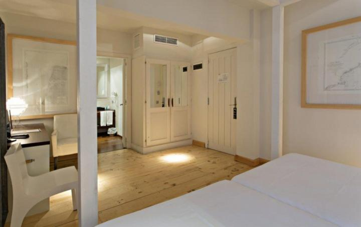 Bedroom 3, Hotel Trias, Girona