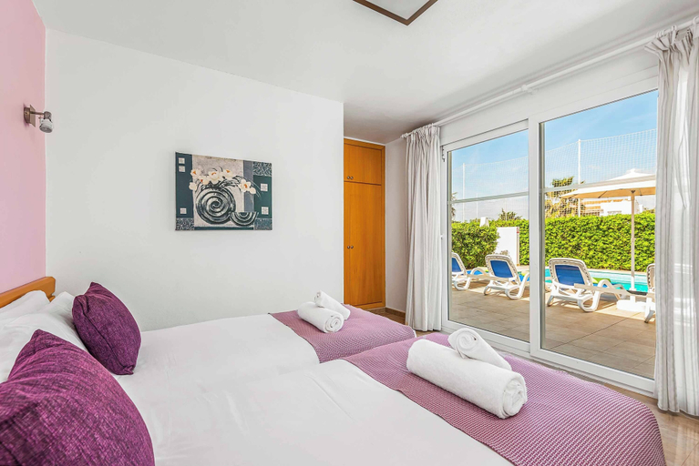 Others 4, Villa Betty, Baleares