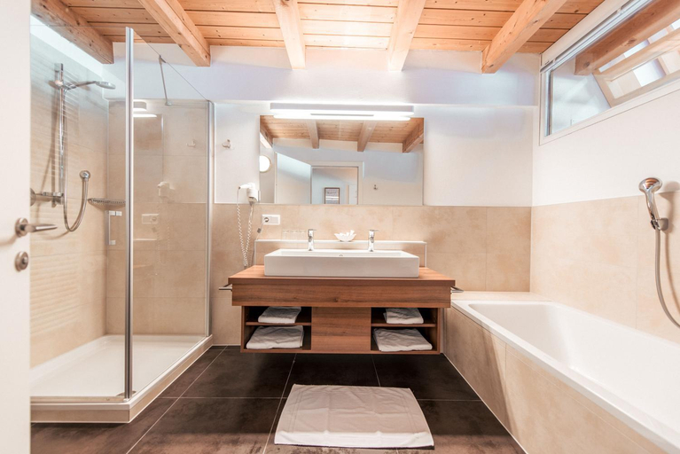 Bathroom 5, Seehotel Panorama Relax, Bolzano