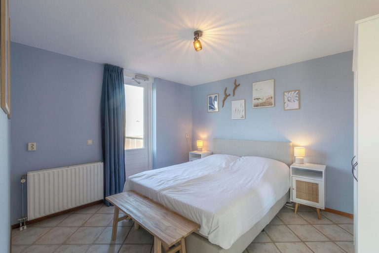 Room 4, Apartment in Callantsoog With Dune Views, Zijpe