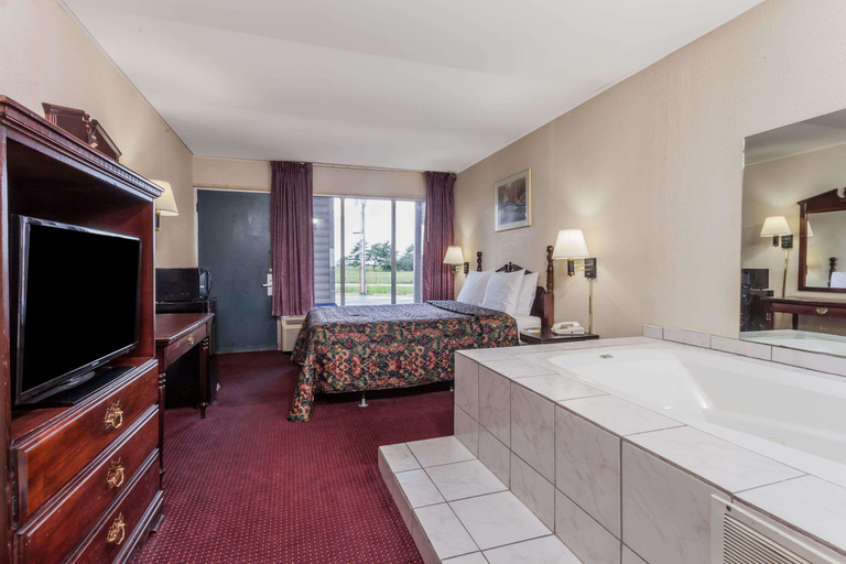 Bathroom 4, Days Inn by Wyndham Seymour, Jackson
