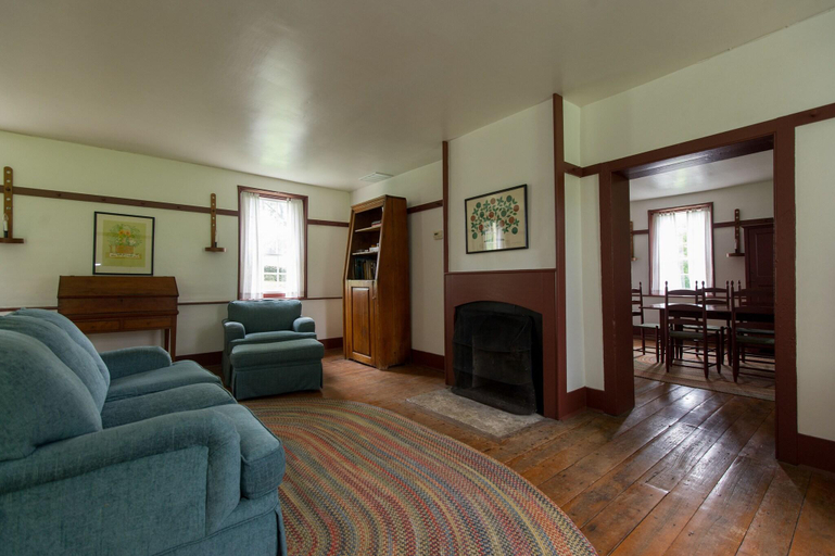 Public Area, Shaker Village of Pleasant Hill, Mercer