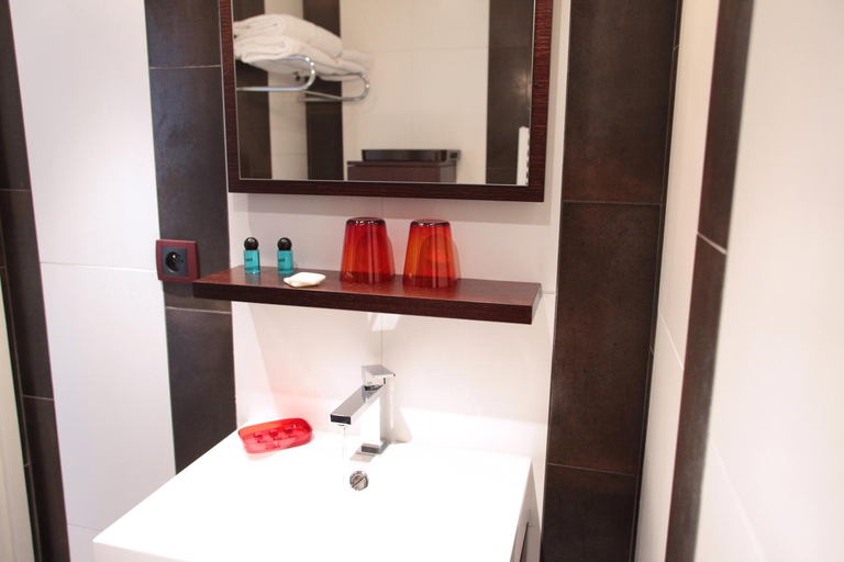 Bathroom 3, Hotel des Celestins, Rhône