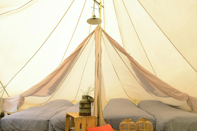 Bedroom 2, Tent Lodge With Private Kitchen and Bathroom, Zijpe
