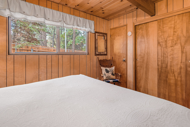Bedroom 2, Zen Den, San Bernardino