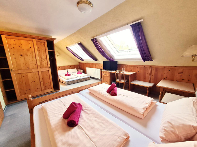 Bedroom 2, Hotel-Barbarossa-Garni bei Hanau, Main-Kinzig-Kreis