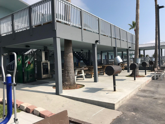 Exterior & Views 2, Blue Wave Inn, Aransas