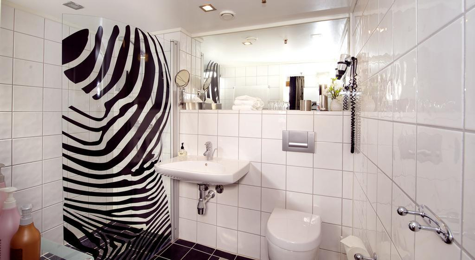 Bathroom 4, Home Hotel Arcticus, Harstad