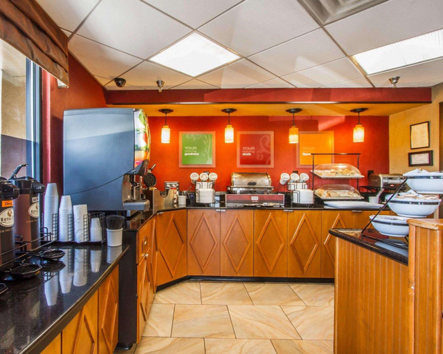 Food & Drinks 5, Rodeway Inn & Suites North, Montgomery