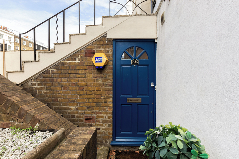 Exterior & Views 2, Magnificent 2 Bed Garden Flat in Oval, London