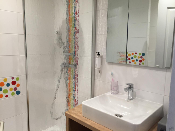 Bathroom 3, Garden Hotel Rennes Centre Gare, Ille-et-Vilaine