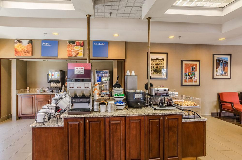 Food & Drinks 5, Comfort Inn Blacksburg University Area, Montgomery