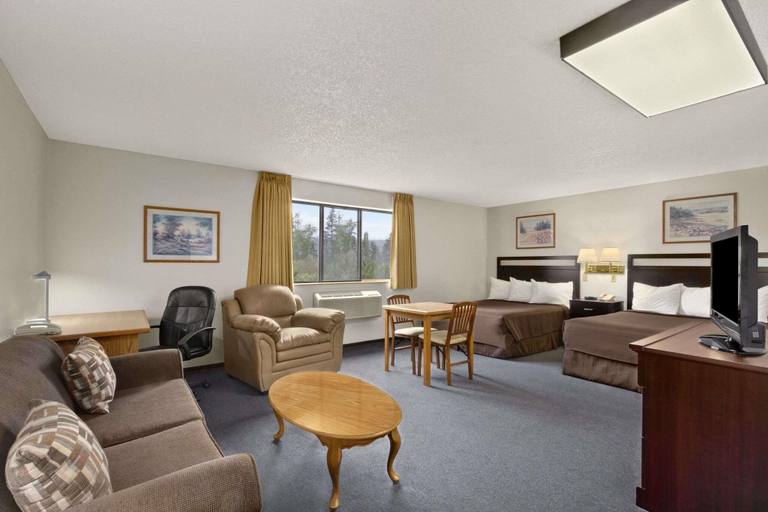 Bedroom 3, Super 8 by Wyndham Williams Lake, Cariboo