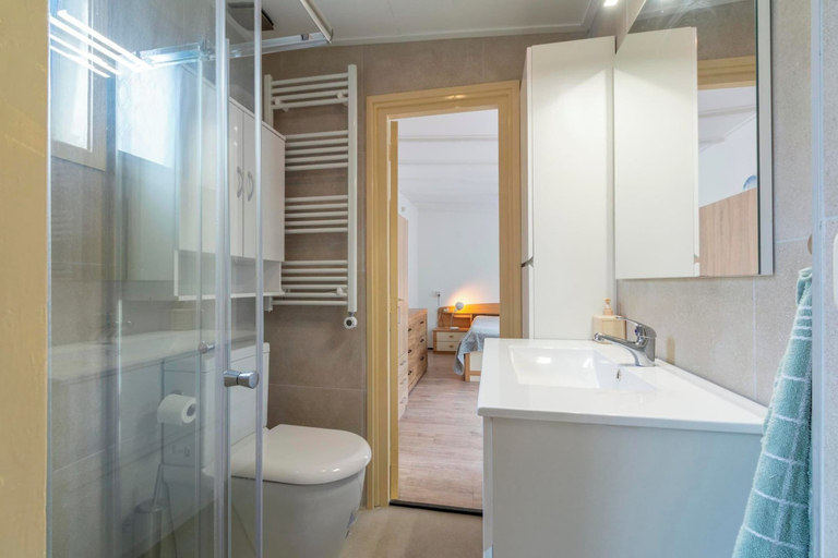 Bathroom 4, Bungalow Near Sint Maartenszee Beach, Zijpe