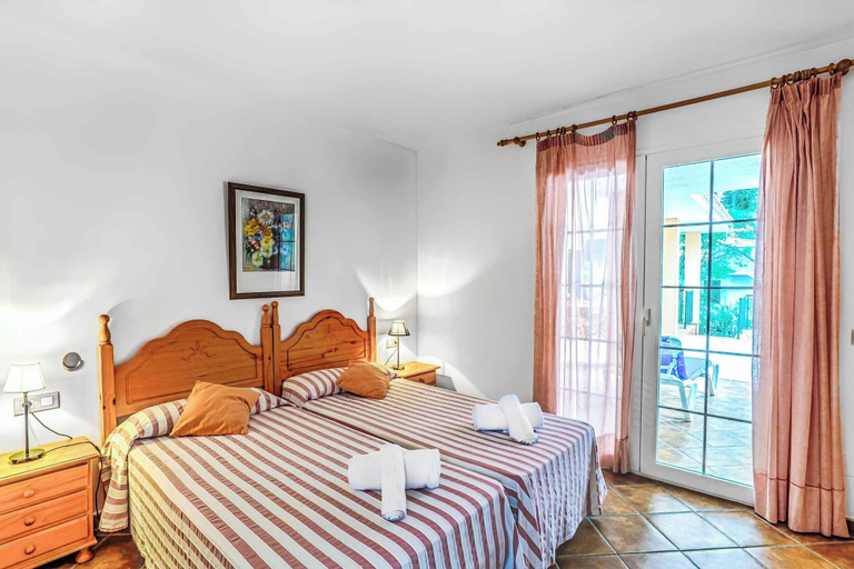 Others 5, Villa Agua Marina, Baleares