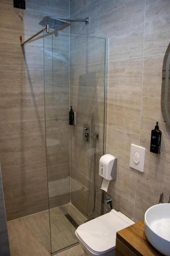 Bathroom 4, BB The Garden, Durrësit