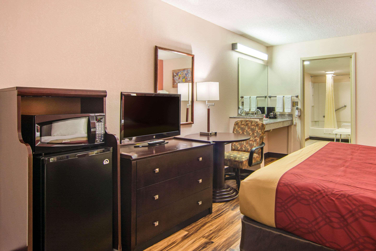 Bedroom 3, Econo Lodge Madison, AL, Madison