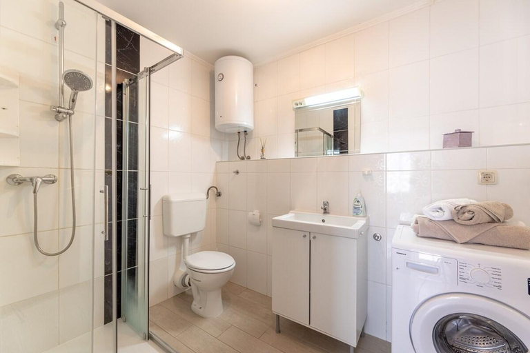 Bathroom, Roko 1, Crikvenica