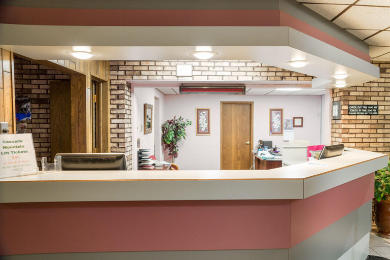 Public Area 3, The Ridge Hotel Portage, Columbia