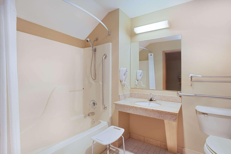 Bathroom 4, Super 8 by Wyndham Defiance, Defiance